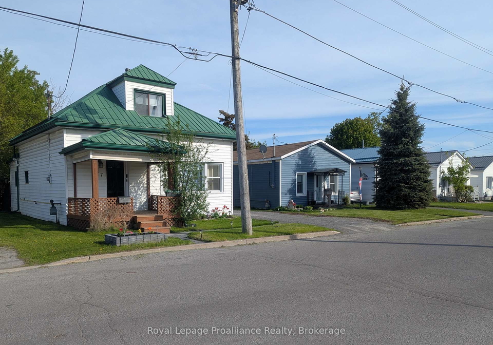 17-meyers-street-quinte-west-ontario-x13058850