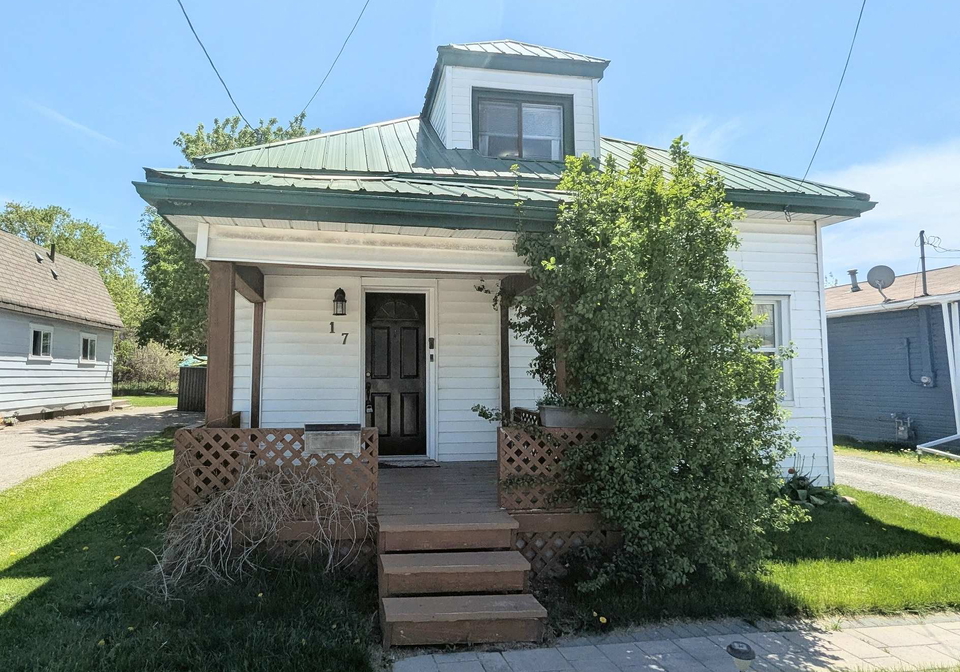 17-meyers-street-quinte-west-ontario-x13058850