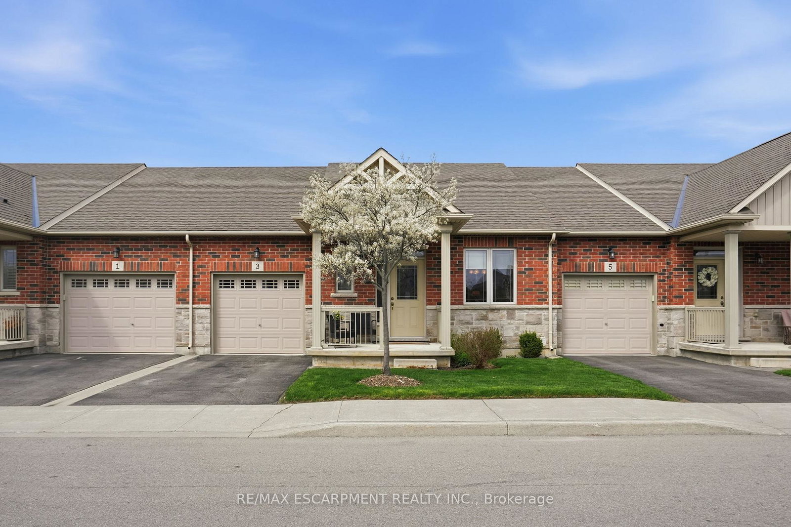 3-ecker-lane-hamilton-ontario-x13059660
