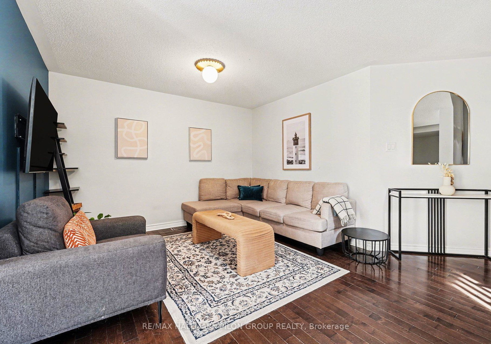 374-horseshoe-crescent-ottawa-ontario-x13059808
