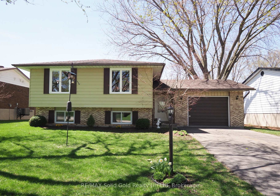 35-reiner-crescent-wellesley-ontario-x13059822