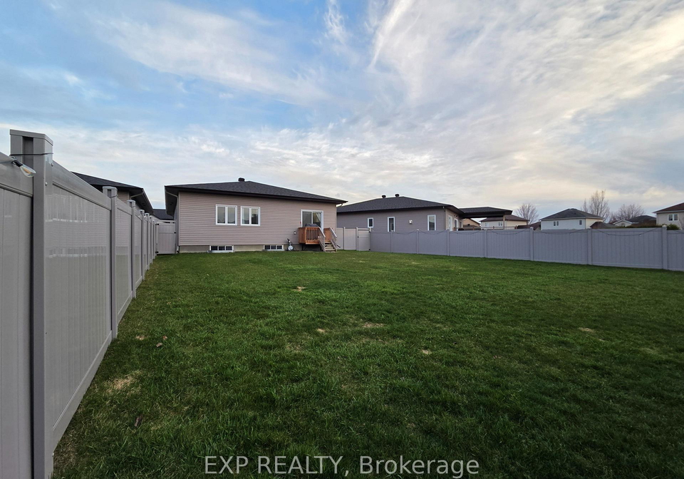 92-chateauguay-street-russell-ontario-x13059844