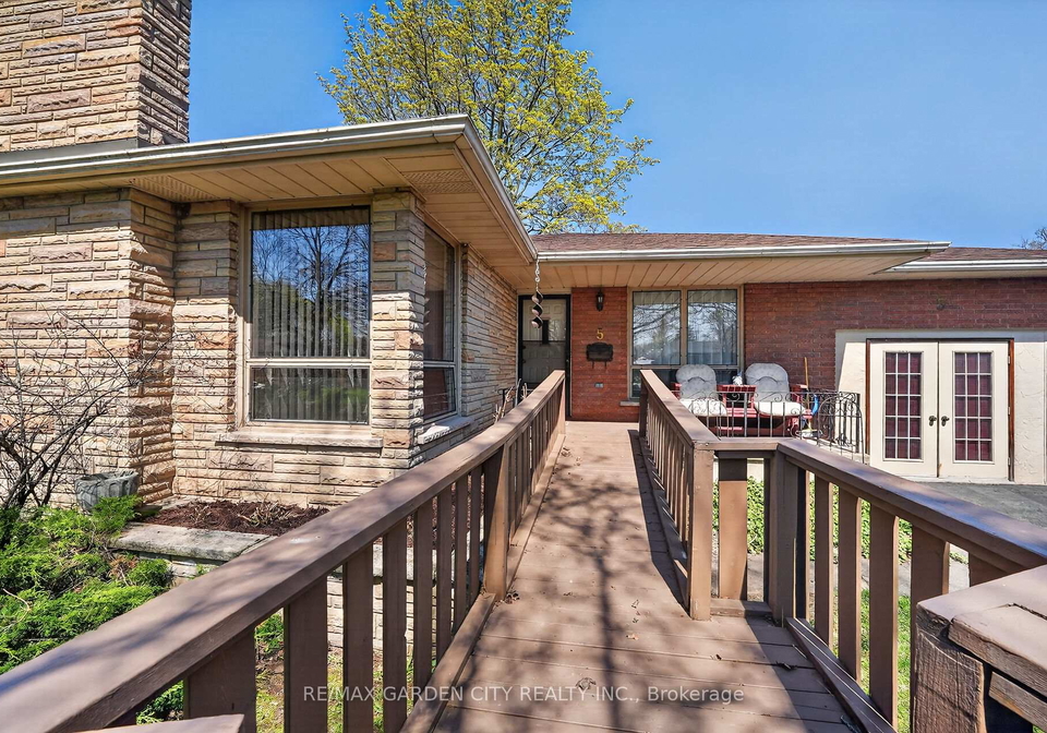5-lockview-crescent-st-catharines-ontario-x13060124