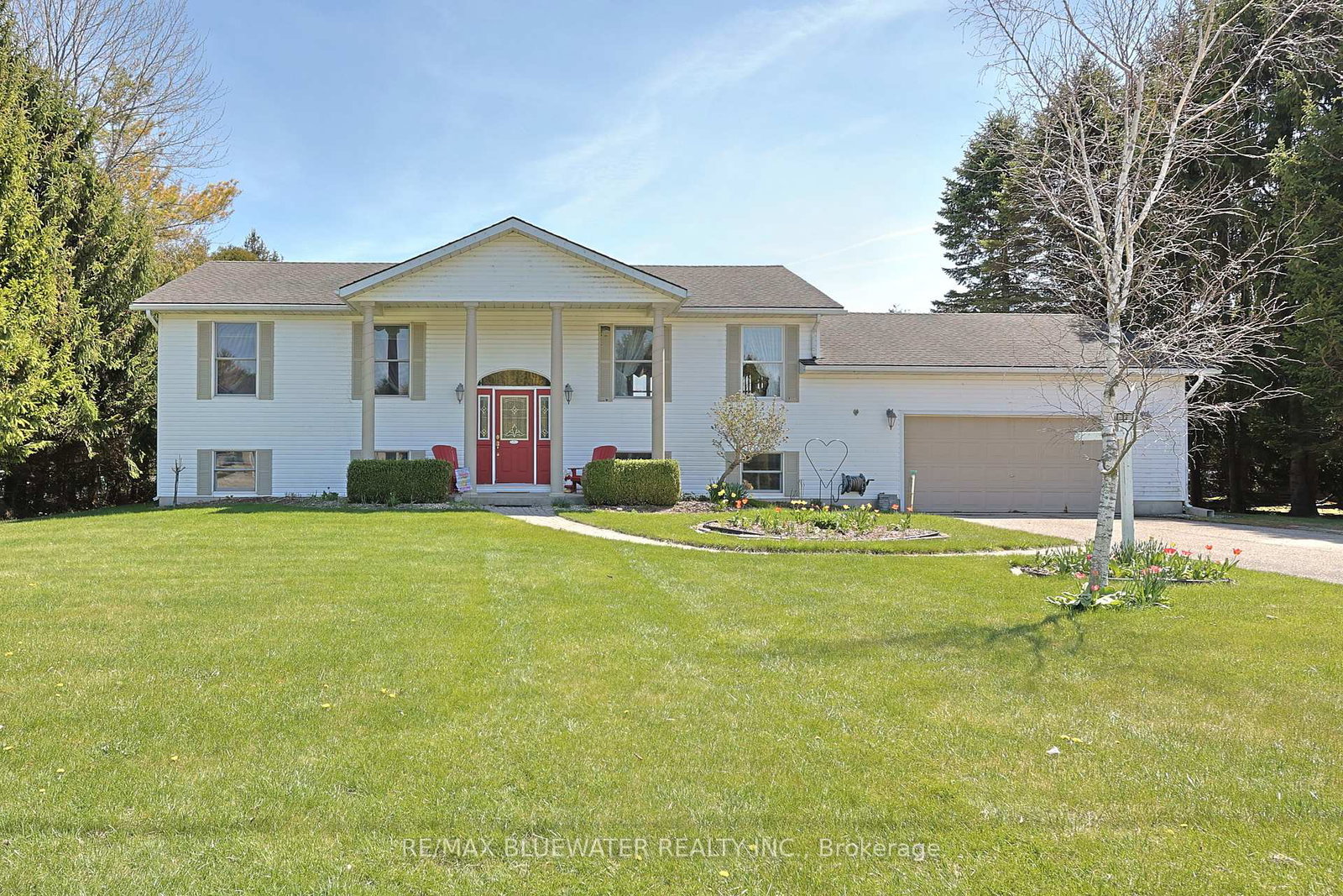 9873-leonard-street-lambton-shores-ontario-x13060128