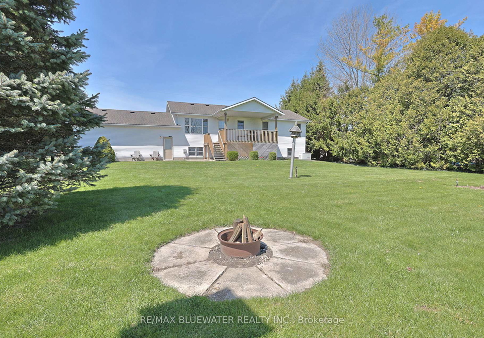 9873-leonard-street-lambton-shores-ontario-x13060128
