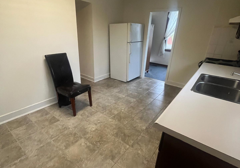 3lakeview-drive-hamilton-ontario-x13060384