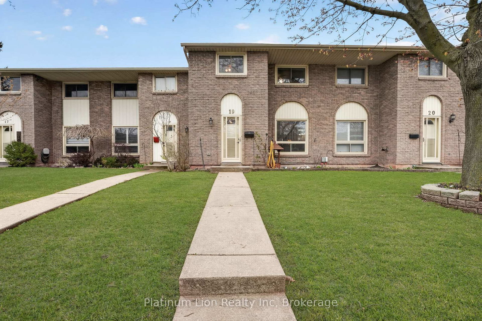 150-gateshead-crescent-hamilton-ontario-x13062012