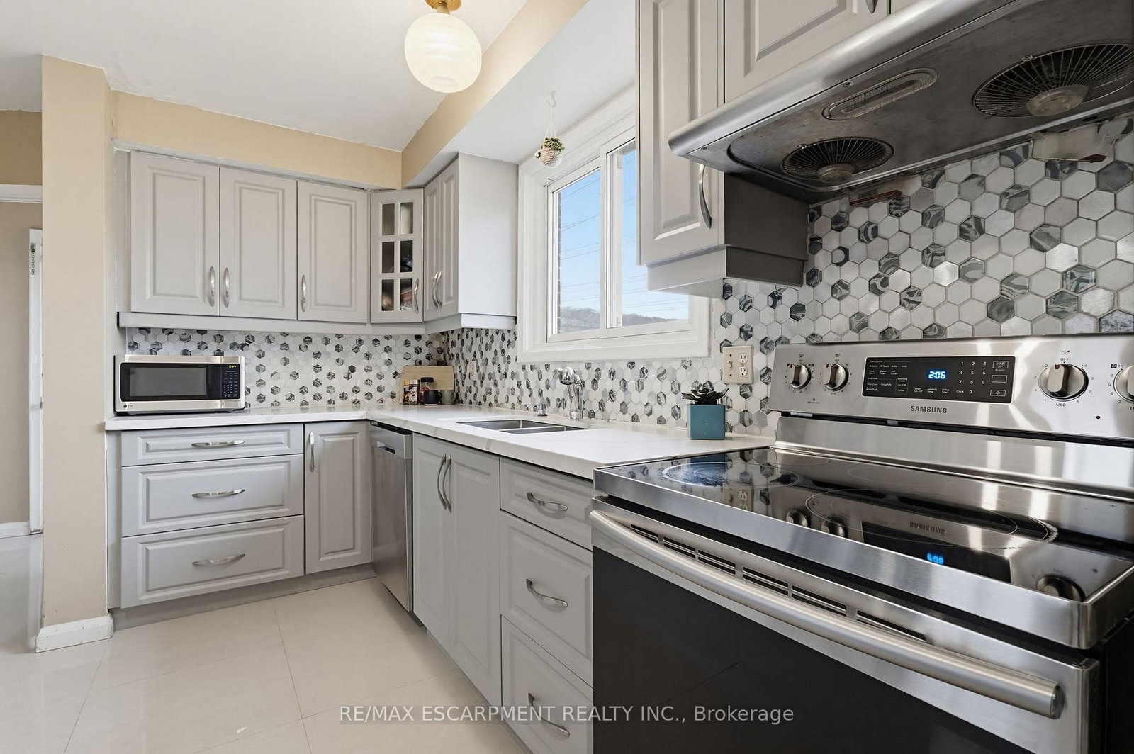 55-yarmouth-court-hamilton-ontario-x13062884