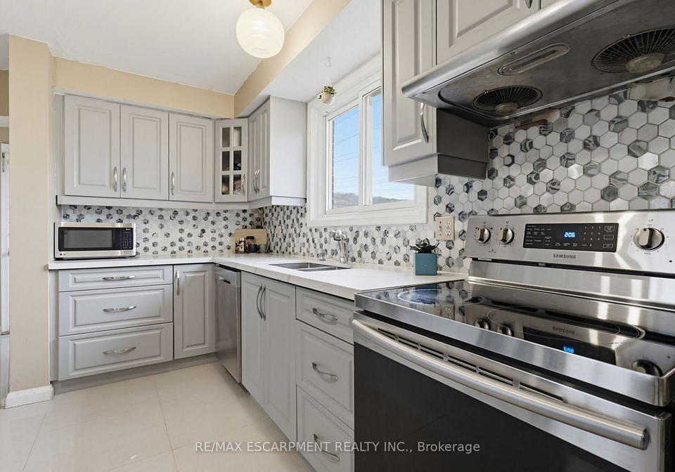 55-yarmouth-court-hamilton-ontario-x13062884