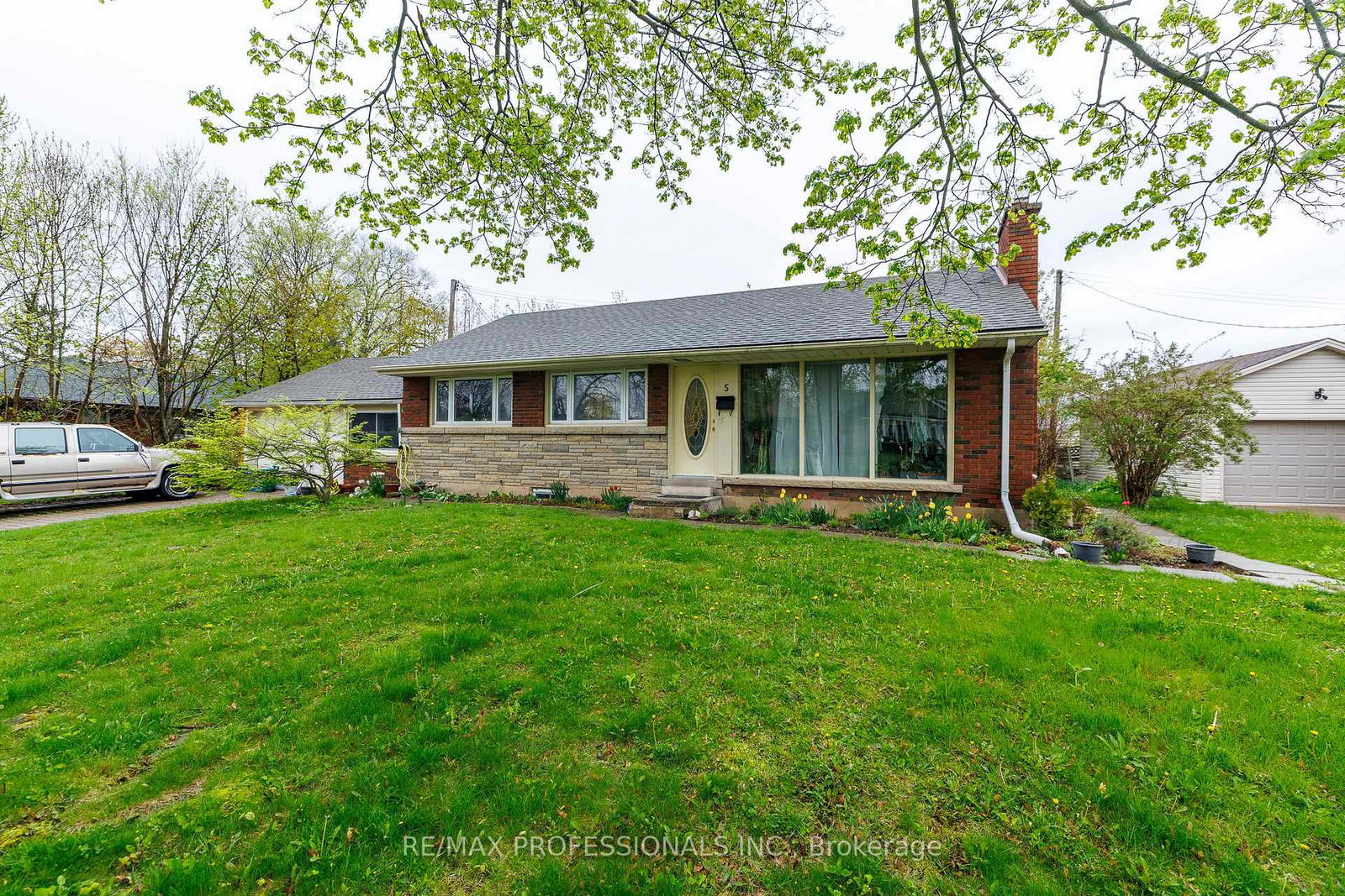 5-bryne-boulevard-st-catharines-ontario-x13062928