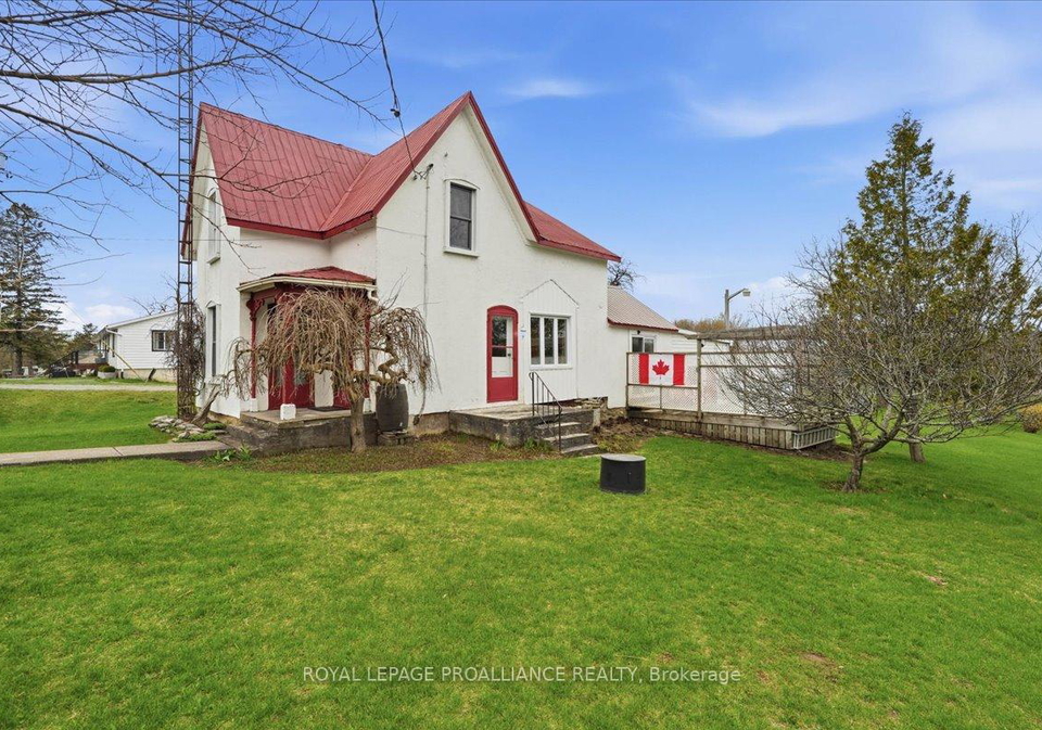 1724b-county-road-10-prince-edward-county-ontario-x13064330