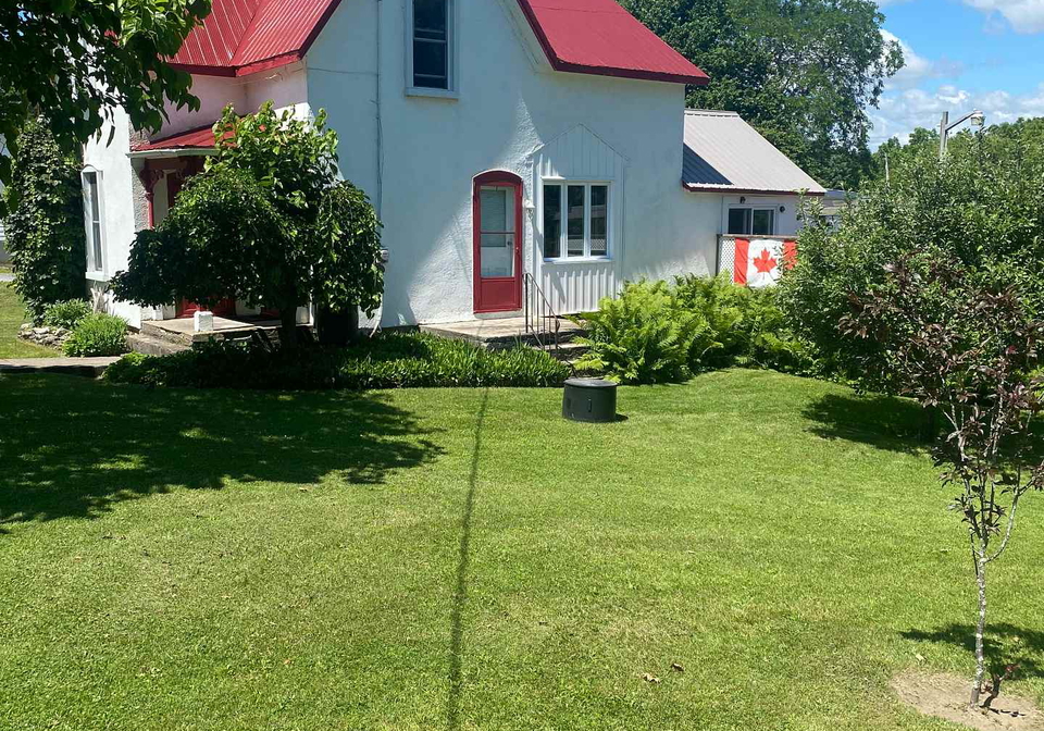 1724b-county-road-10-prince-edward-county-ontario-x13064330