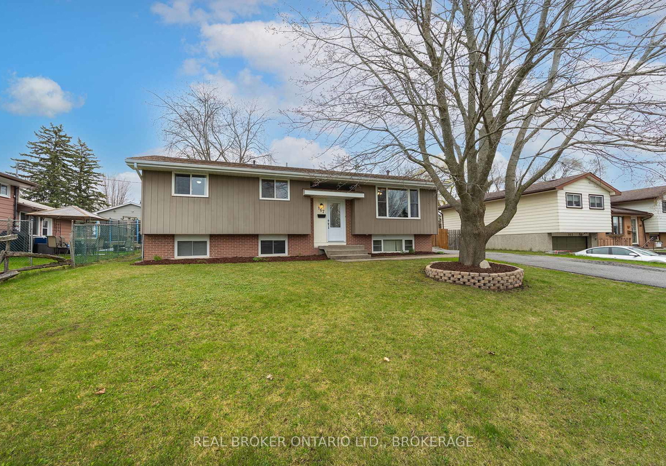 167-manitou-w-crescent-loyalist-ontario-x13064380