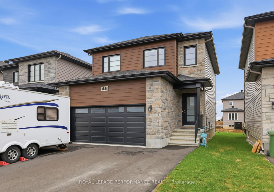 934-chablis-crescent-russell-ontario-x13066010