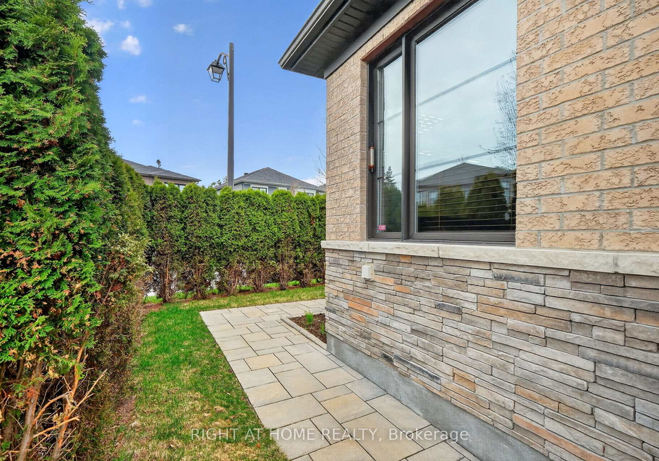 44-hawks-landing-crescent-ottawa-ontario-x13067450