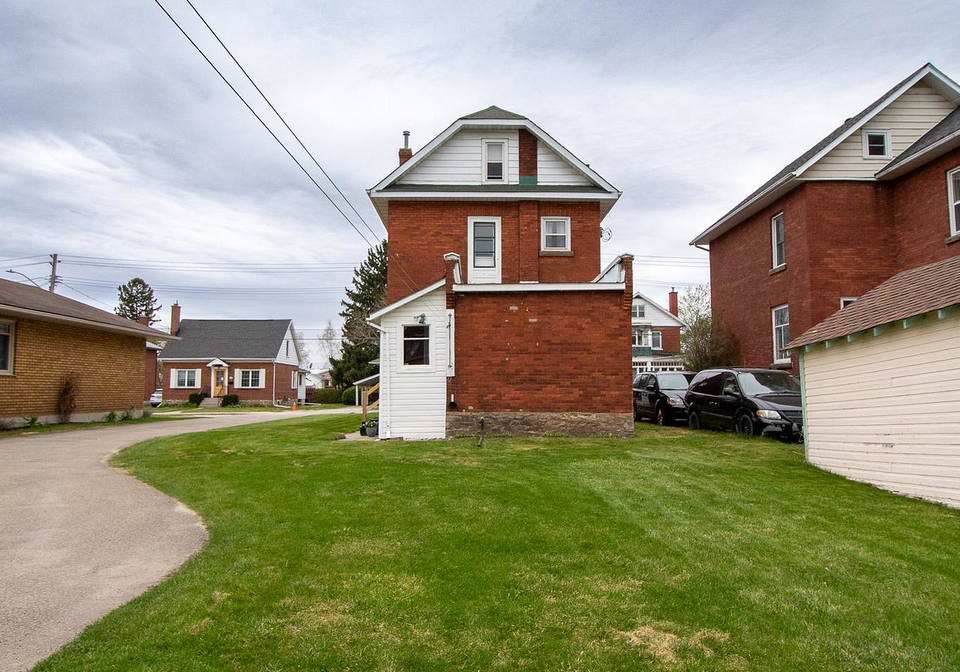 15-james-street-smiths-falls-ontario-x13067540