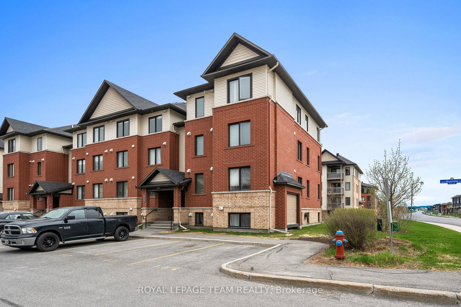 215-bluestone-private-ottawa-ontario-x13068856