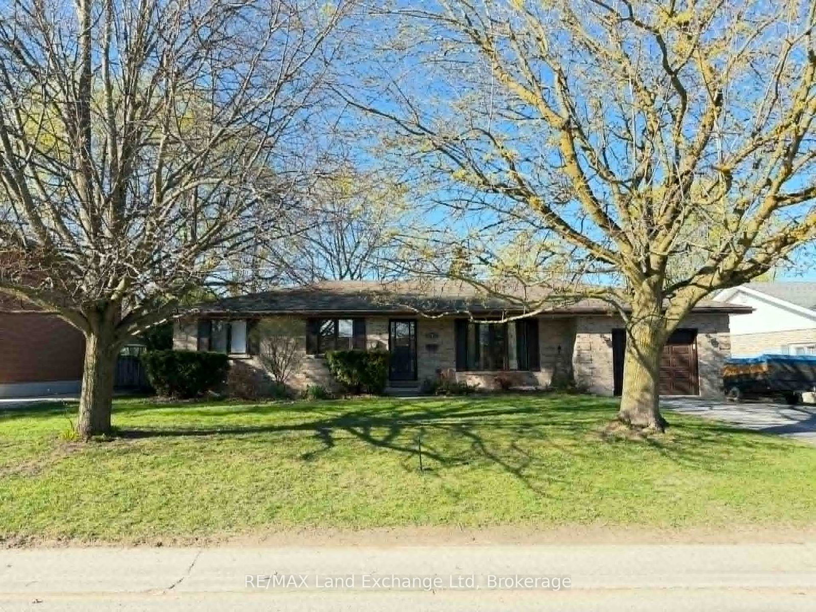 142-charles-street-north-huron-ontario-x13069778
