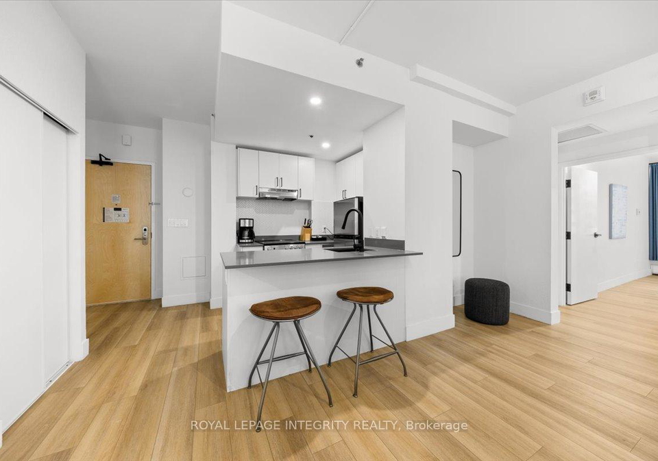 161-laurier-avenue-w-ottawa-ontario-x13069958