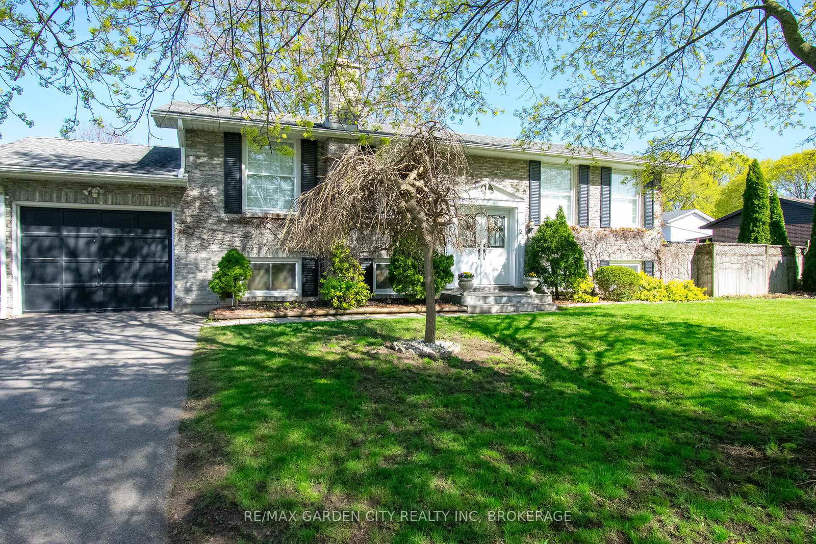 22-shetland-crescent-st-catharines-ontario-x13070208