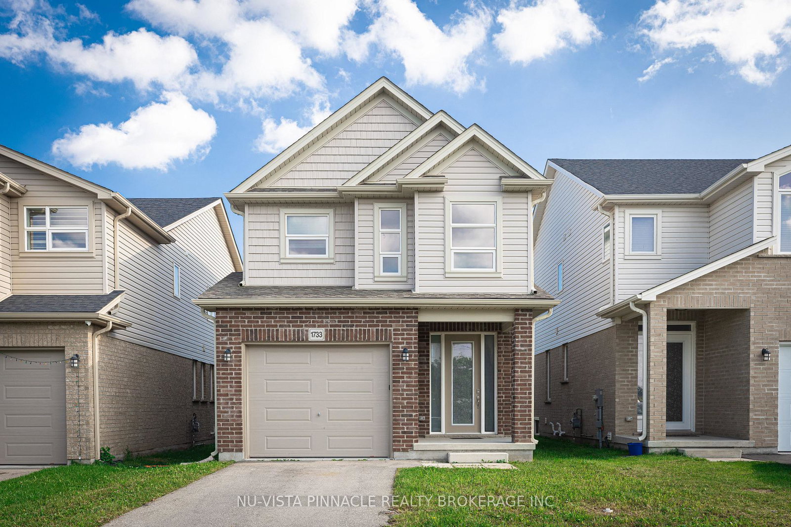 1733-ohanlan-crossing-london-north-ontario-x13070380