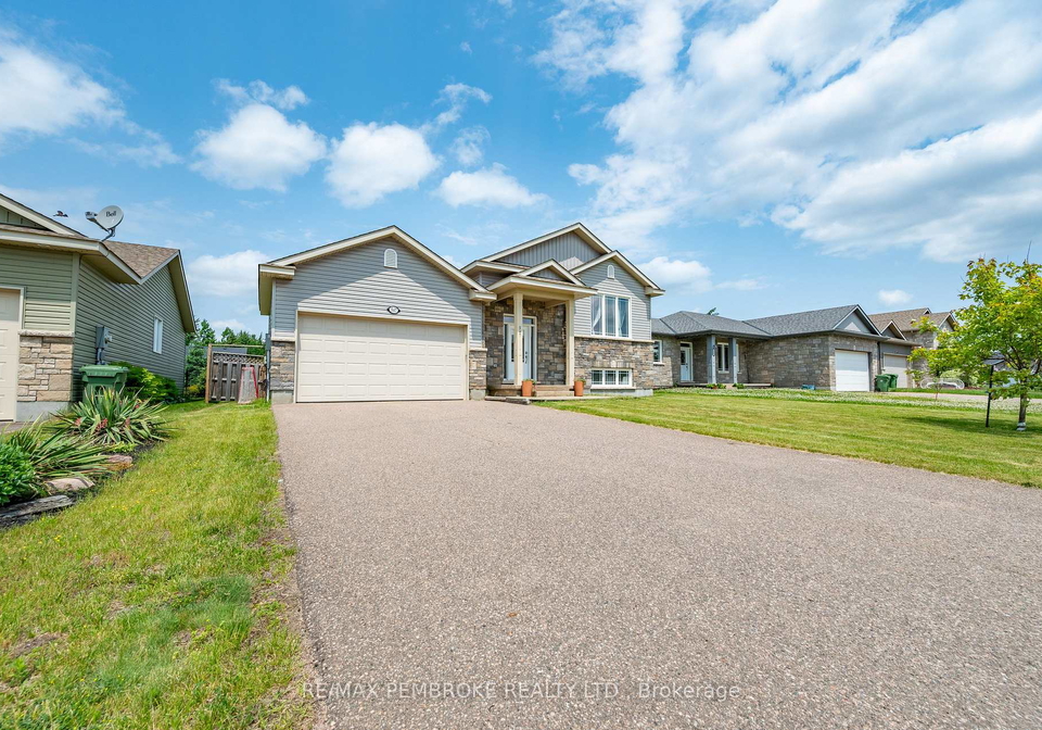 547-gardner-crescent-petawawa-ontario-x13070824