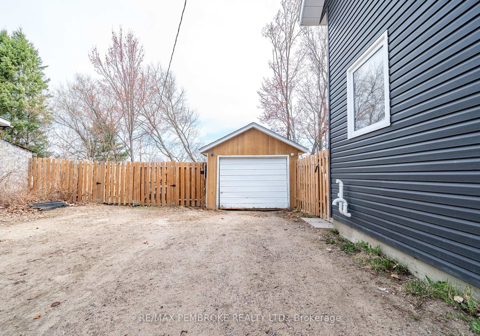 15-alder-crescent-deep-river-ontario-x13073354