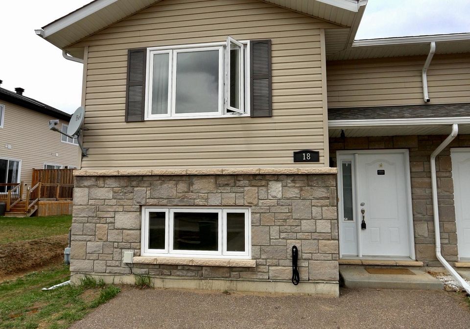 18-william-thomas-drive-petawawa-ontario-x13073994