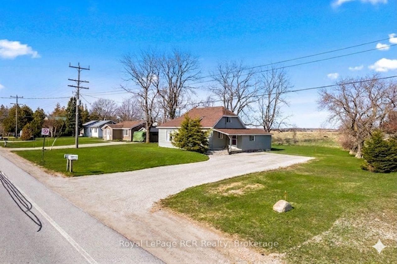 2882-6-highway-northern-bruce-peninsula-ontario-x13074374