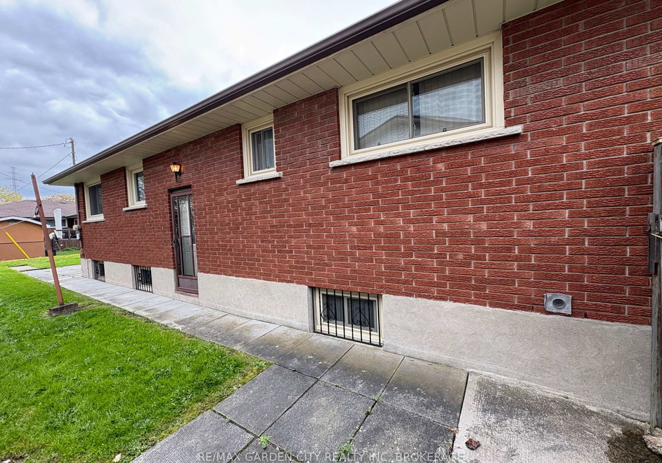 69-strathmore-crescent-welland-ontario-x13074490