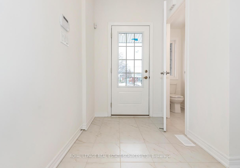 18-jellicoe-court-hamilton-ontario-x13074754