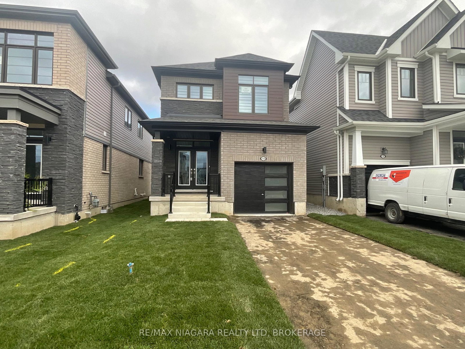 10-selection-heights-thorold-ontario-x13074806
