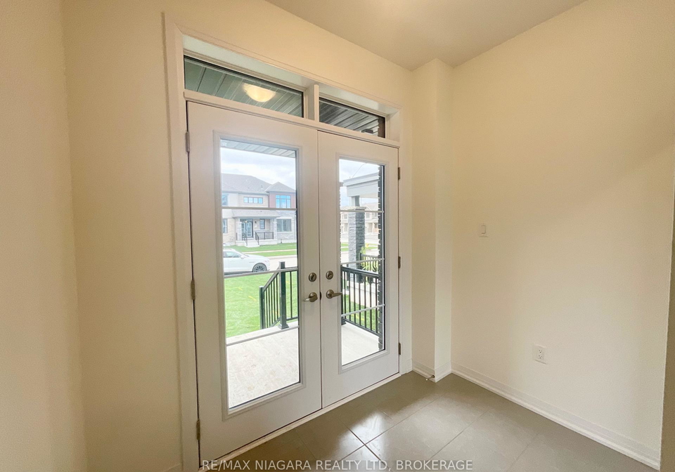 10-selection-heights-thorold-ontario-x13074806