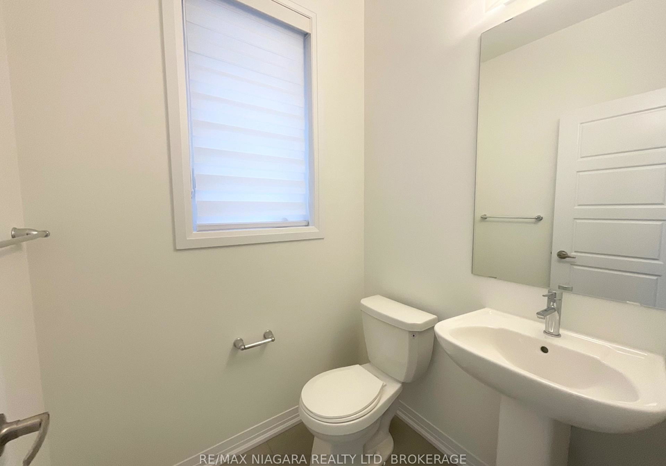 10-selection-heights-thorold-ontario-x13074806