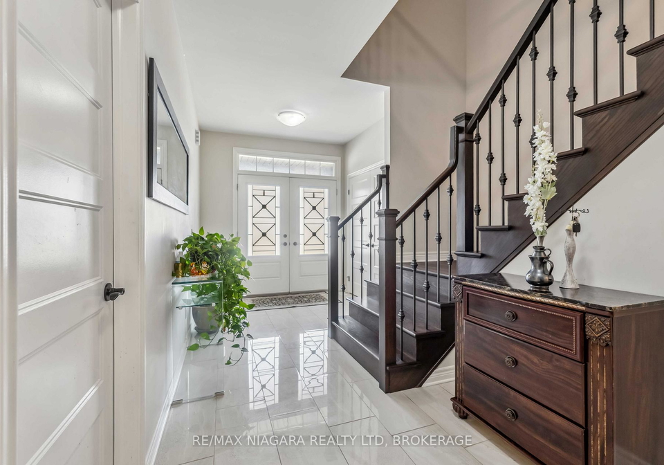 1-hopkins-street-thorold-ontario-x13075096