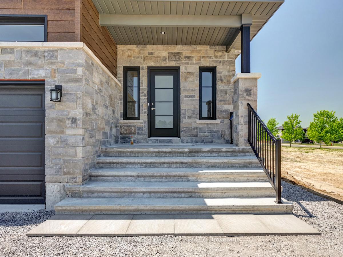 906-chablis-crescent-russell-ontario-x13075280