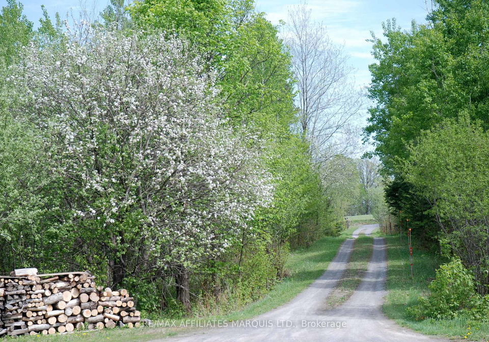 18863-kenyon-con-road-8-north-glengarry-ontario-x13075510