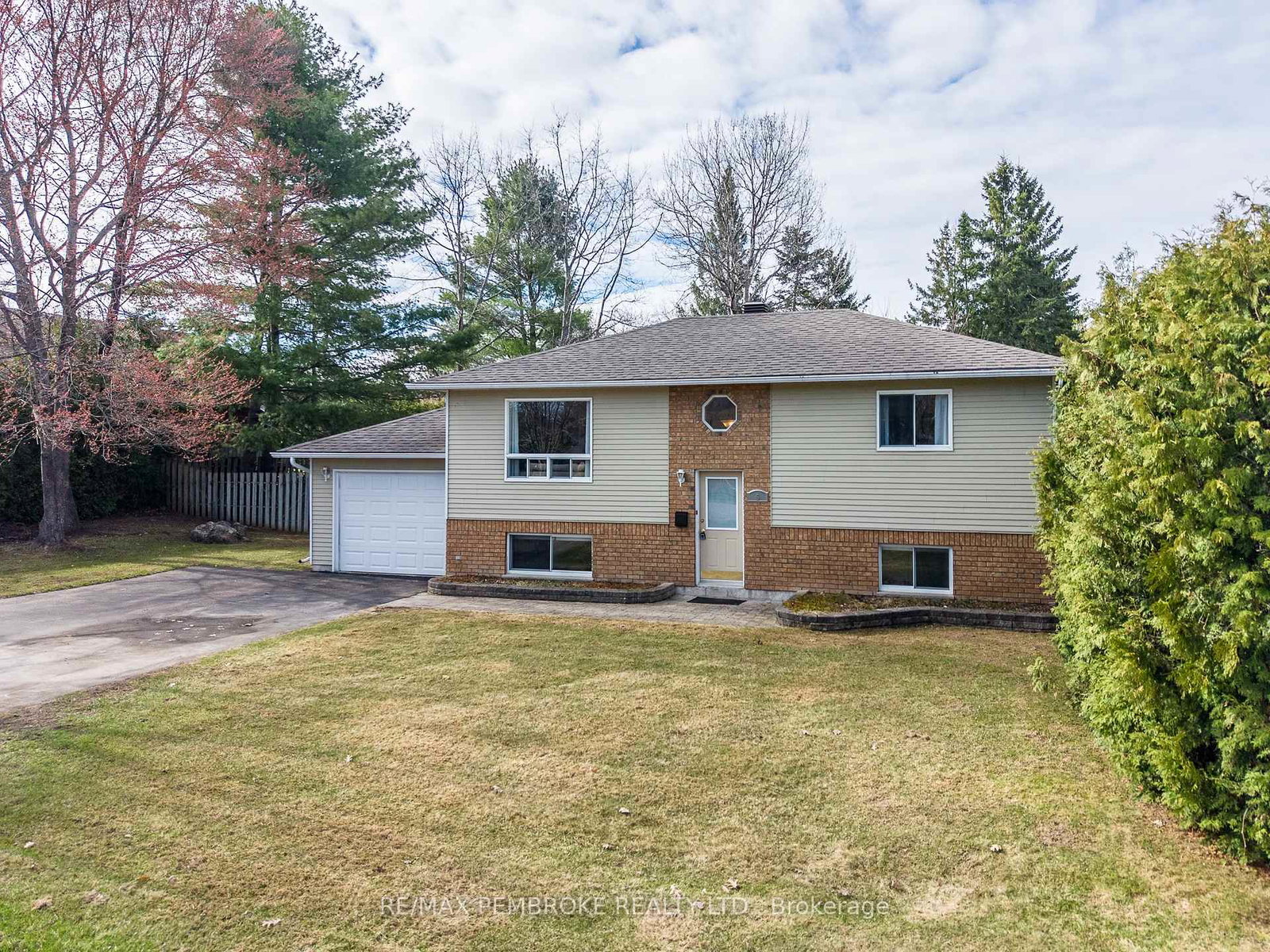 5-edward-street-petawawa-ontario-x13076052