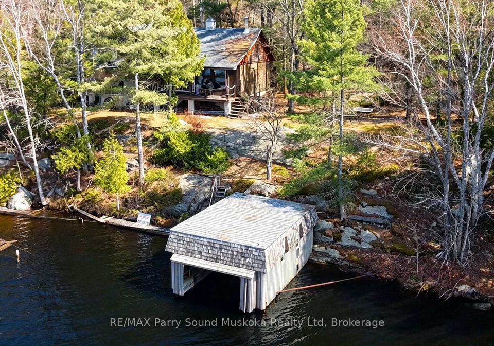 55-healey-lake-water-the-archipelago-ontario-x13076792