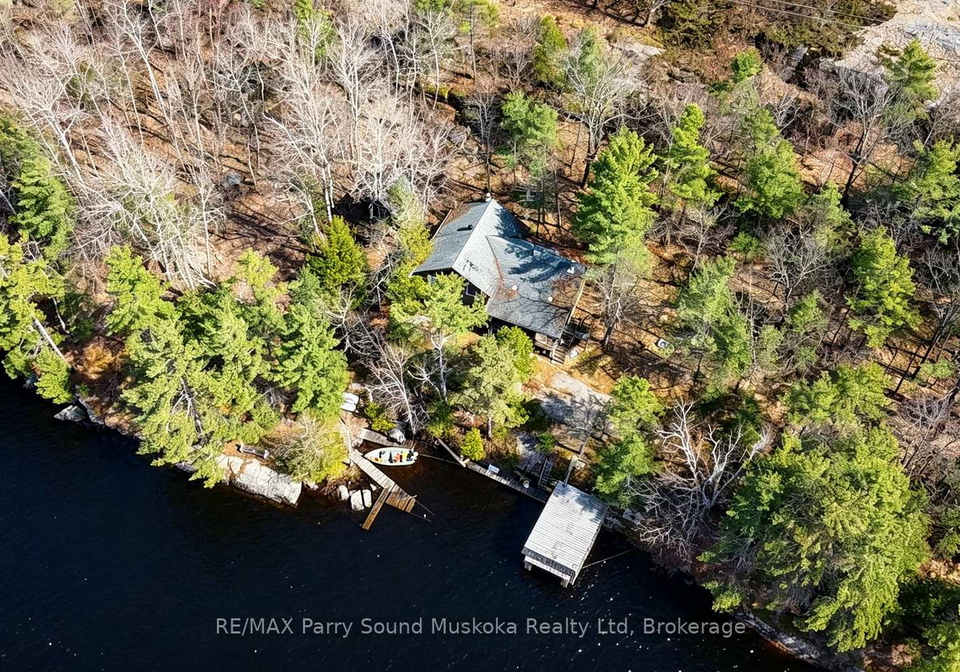 55-healey-lake-water-the-archipelago-ontario-x13076792