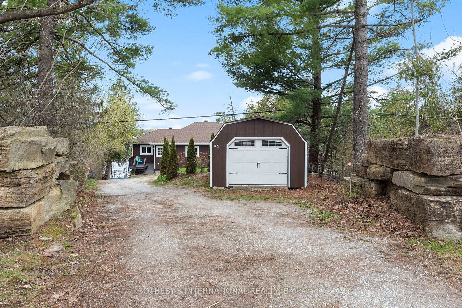 96-r5-road-rideau-lakes-ontario-x13076878