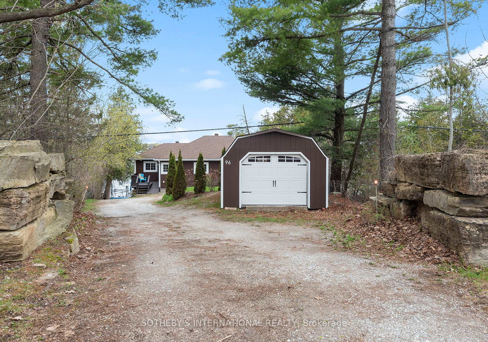 96-r5-road-rideau-lakes-ontario-x13076878