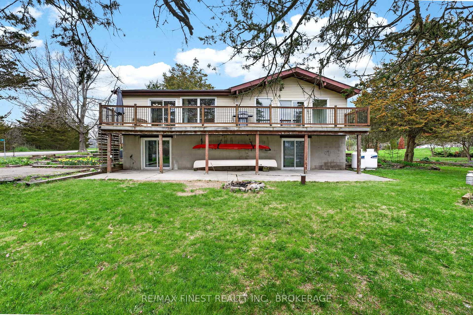 8-sunrise-court-prince-edward-county-ontario-x13076986