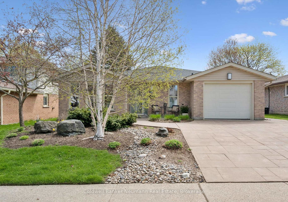 47-springdale-boulevard-guelph-ontario-x13077134