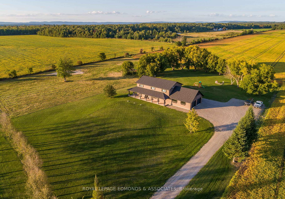 2700-zion-line-whitewater-region-ontario-x13077294