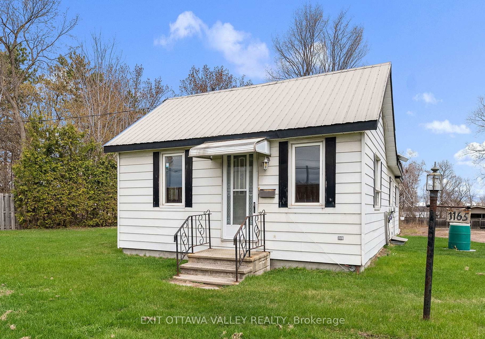 1165-pembroke-street-e-laurentian-valley-ontario-x13077328