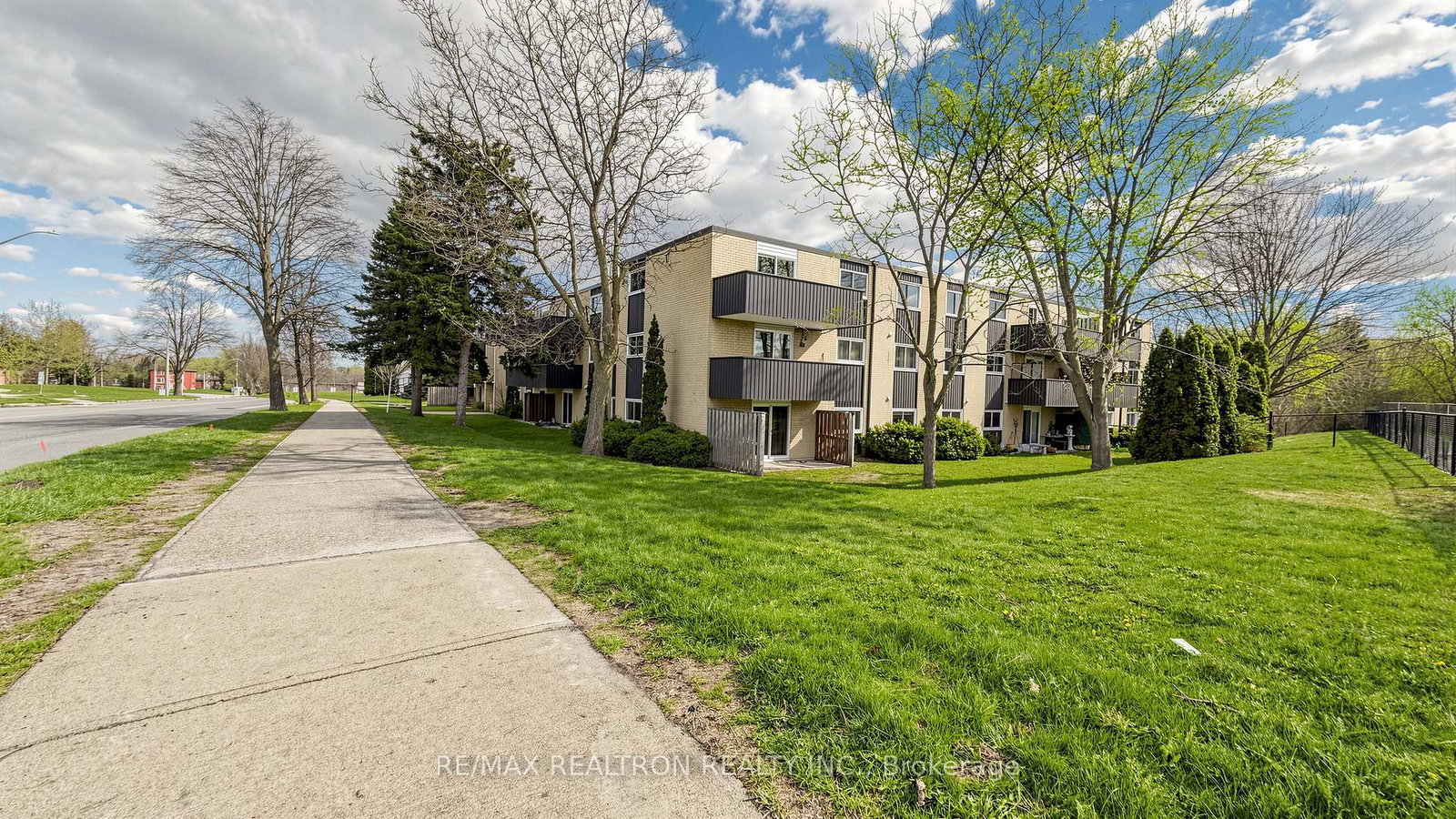 75-hazelglen-drive-kitchener-ontario-x13078336