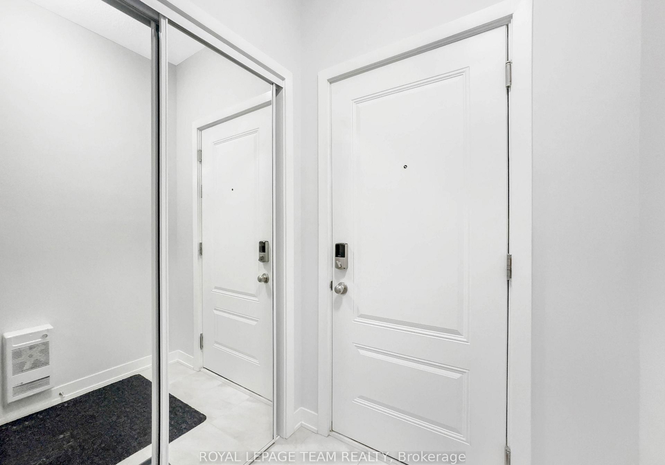 1018-parnian-private-ottawa-ontario-x13079204