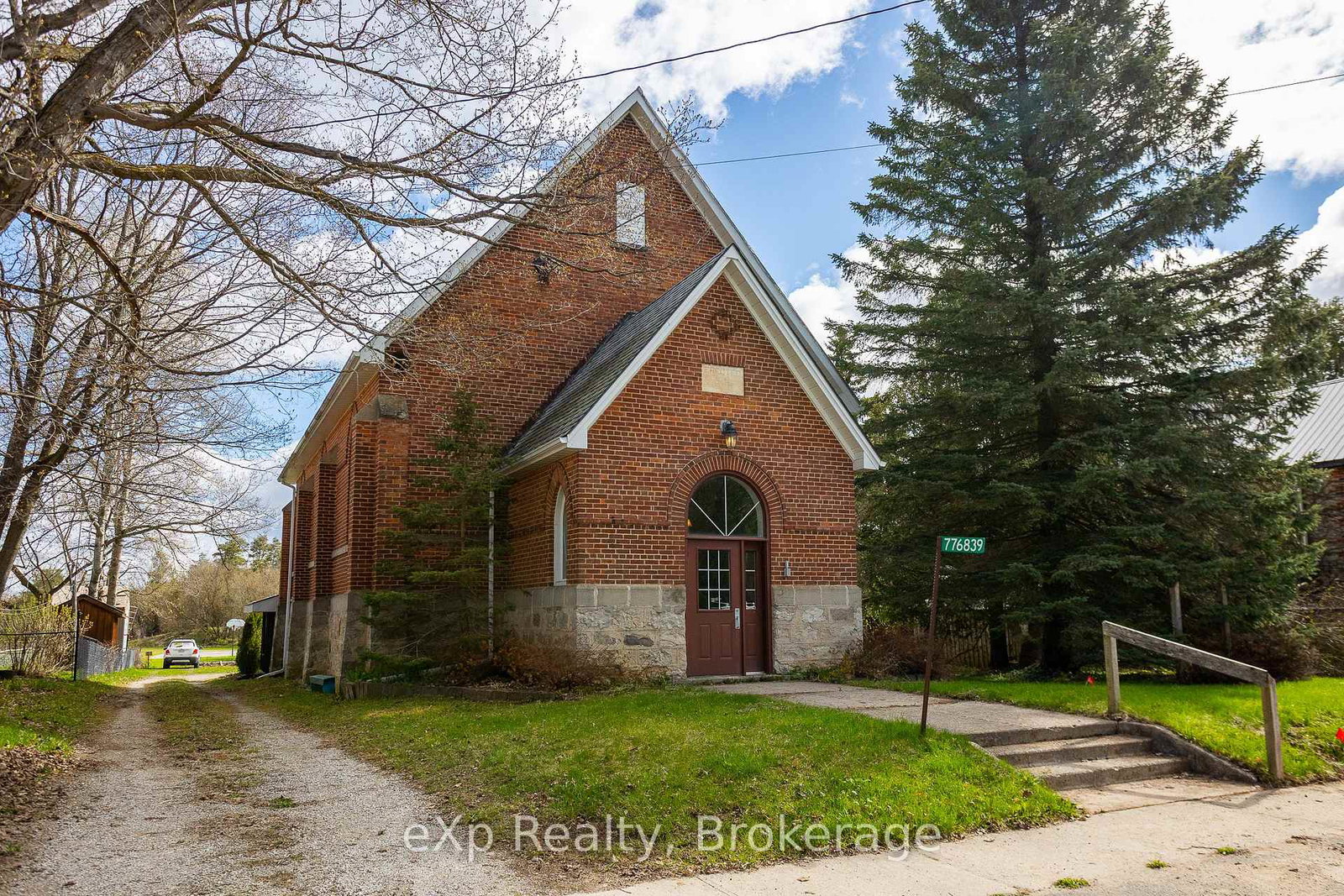 776839-highway-10-chatsworth-ontario-x13079234