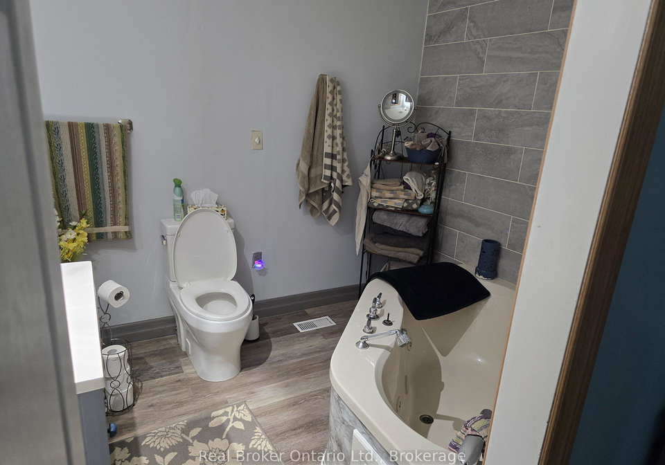 525-main-street-w-minto-ontario-x13079372